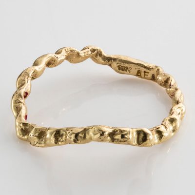Baroque 6 ring in 18k gold.